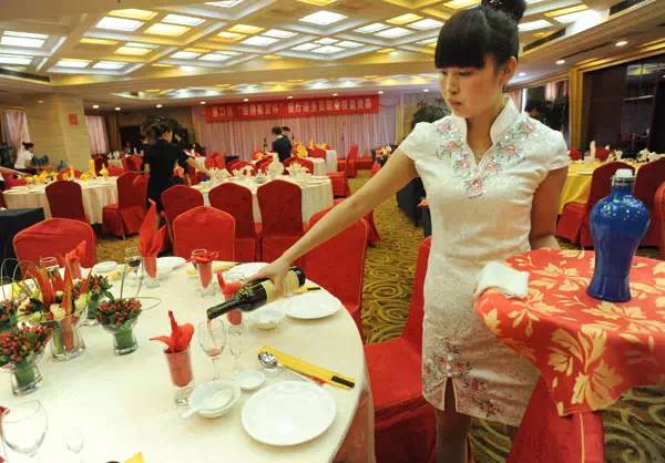 致我们身边最可爱的餐饮人——餐饮服务的点滴辛劳与温暖